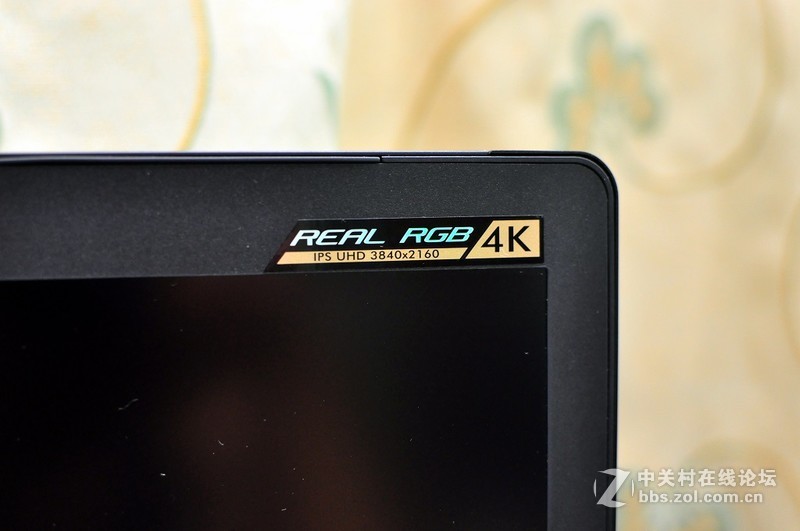 GIGABYTE P37X V6 搭配SHARP 4K UHD面板，让色彩更上一层楼