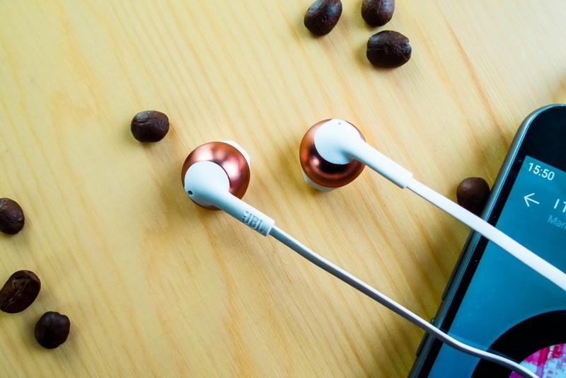 独有的美味，被声音融化—JBL T205半入耳式耳机体验