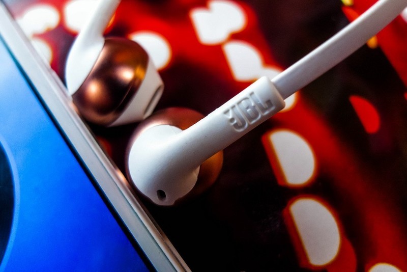 独有的美味，被声音融化—JBL T205半入耳式耳机体验