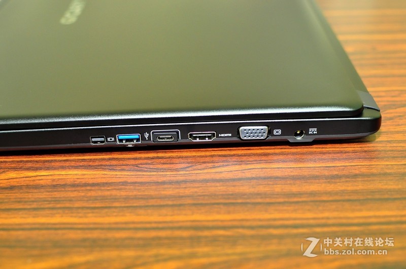 GIGABYTE P37X V6 搭配SHARP 4K UHD面板，让色彩更上一层楼