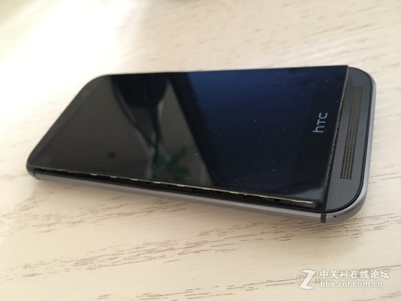 HTC M8t 充电时电池胀大并将屏幕顶出，非常吓人！！！！！！