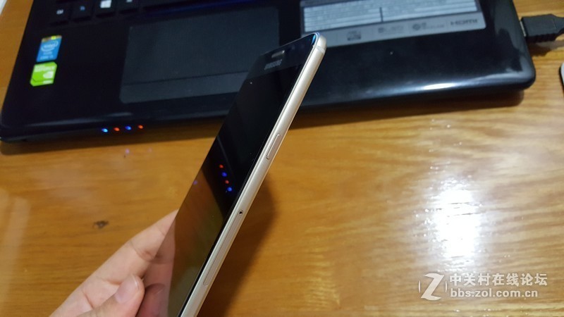 【星空体育平台 Galaxy C7体验】C7优惠价 刚到手，颜值真不错