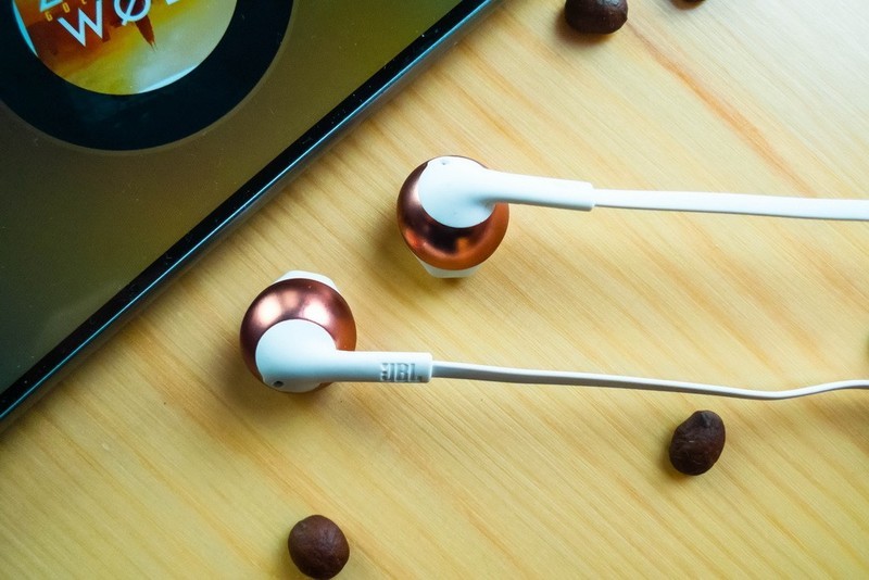 独有的美味，被声音融化—JBL T205半入耳式耳机体验