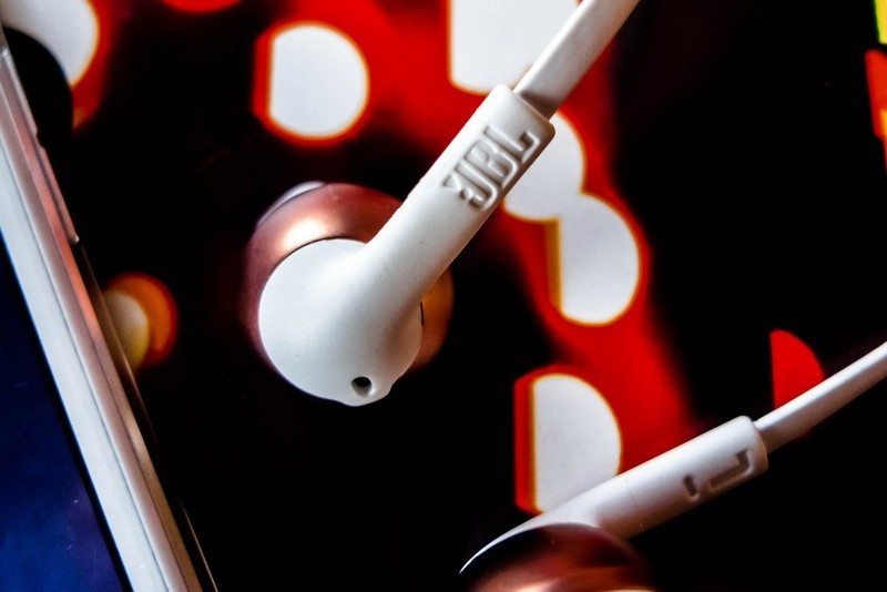 独有的美味，被声音融化—JBL T205半入耳式耳机体验