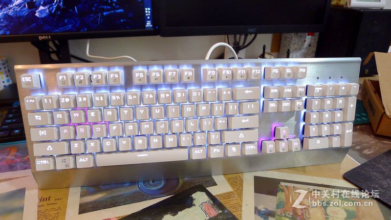 游戏、工作都强大，多彩机械高手3键盘上手体验！