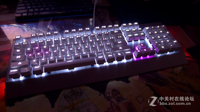 游戏、工作都强大，多彩机械高手3键盘上手体验！