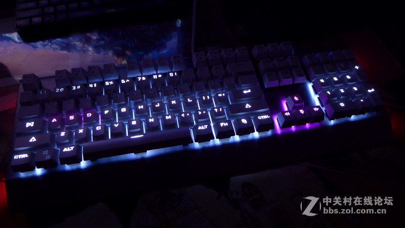游戏、工作都强大，多彩机械高手3键盘上手体验！