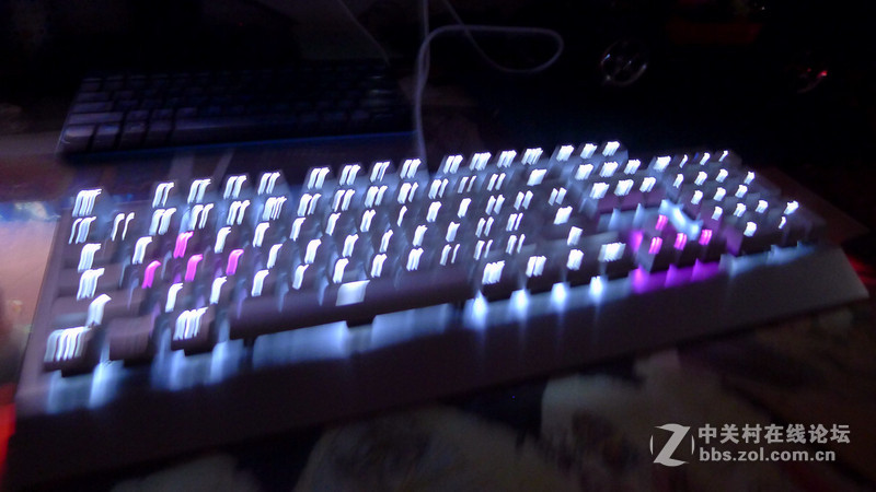 游戏、工作都强大，多彩机械高手3键盘上手体验！