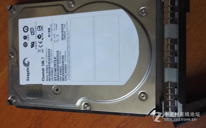 100出SCSI硬盘笼子+3块146G硬盘