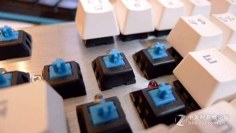 游戏、工作都强大，多彩机械高手3键盘上手体验！