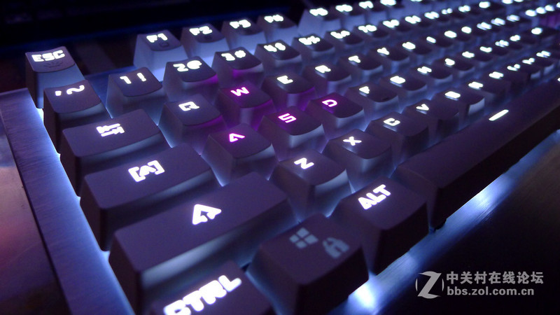 游戏、工作都强大，多彩机械高手3键盘上手体验！