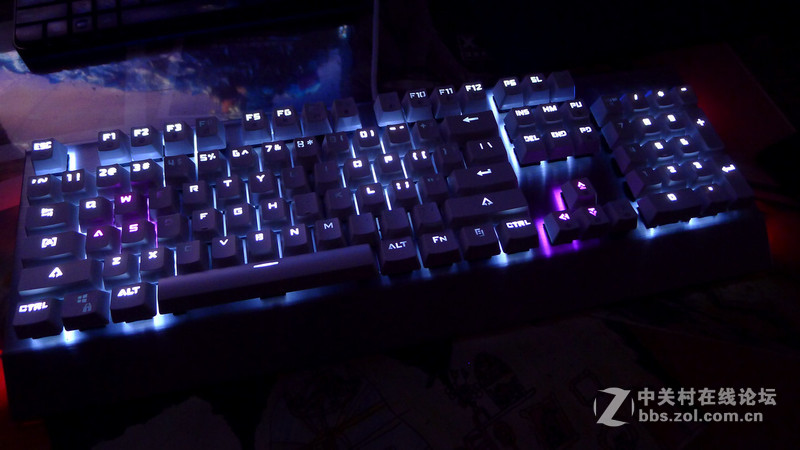游戏、工作都强大，多彩机械高手3键盘上手体验！