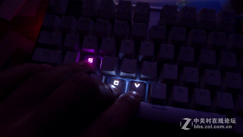 游戏、工作都强大，多彩机械高手3键盘上手体验！