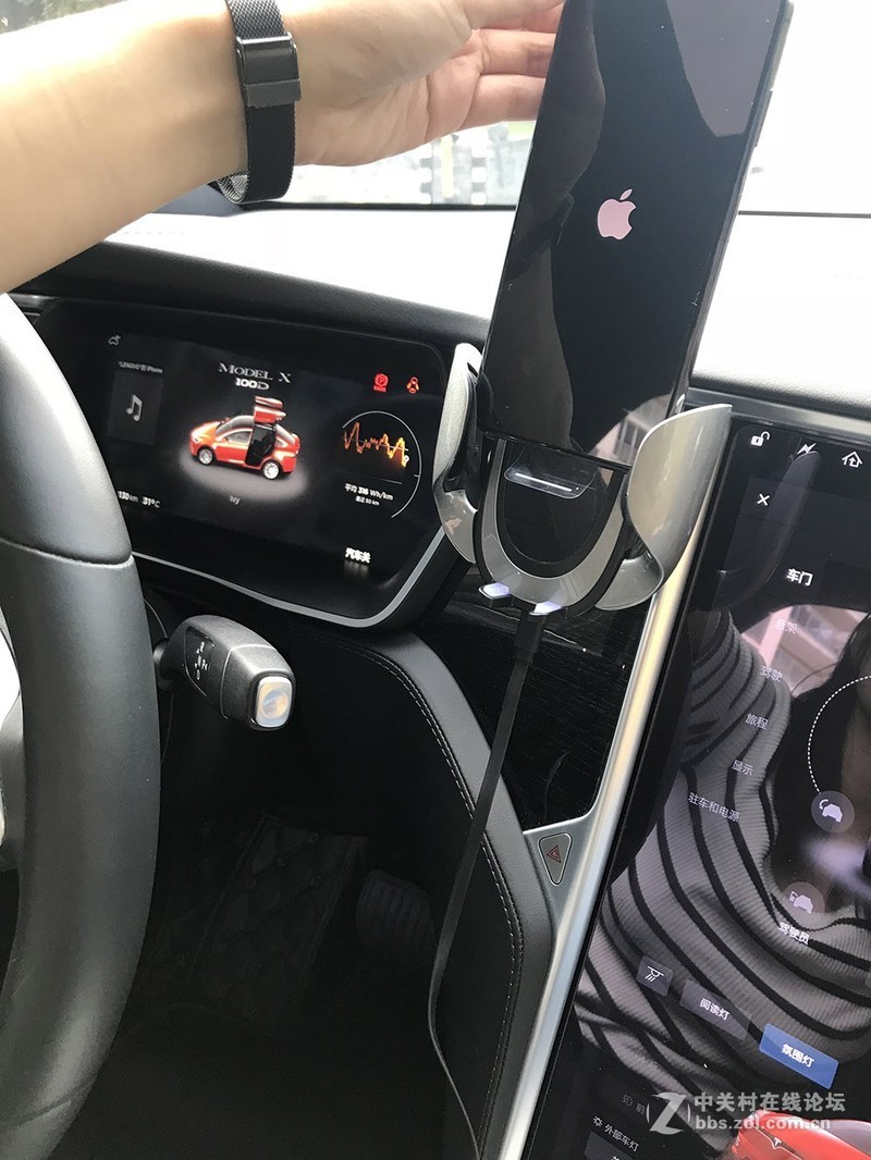 当iphonexs遇上圆盾k11新款无线车载充电器特斯拉车内测评