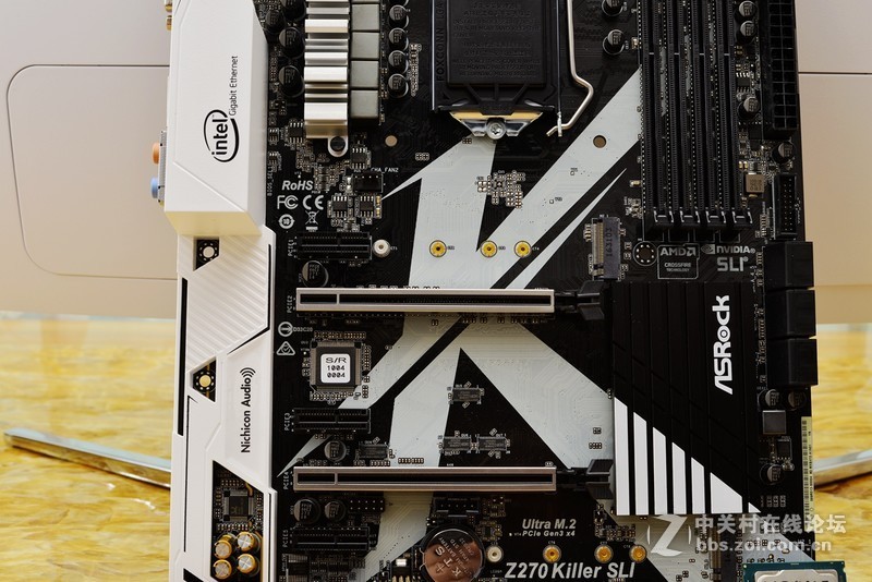 34寸大逃杀，GTX1070冰龙联手M8SE绝地求生