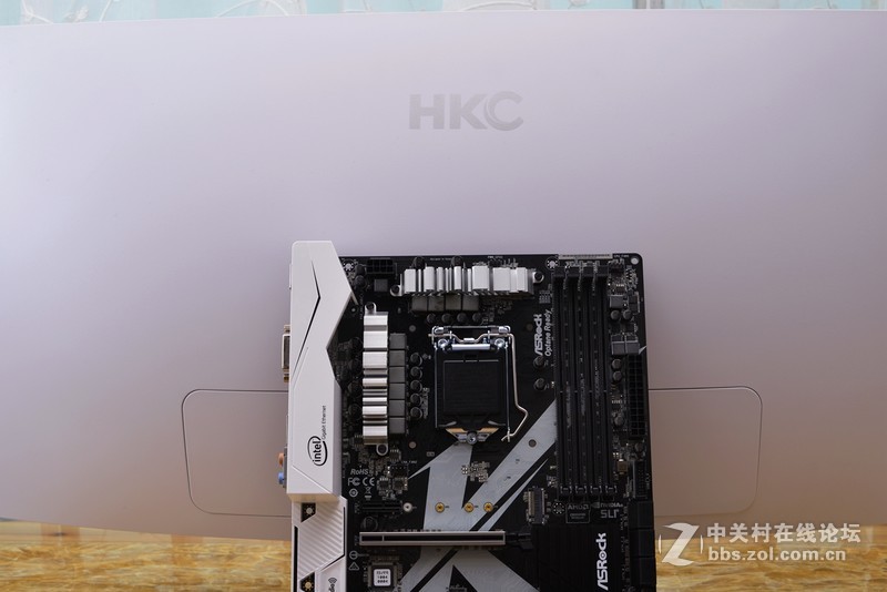 34寸大逃杀，GTX1070冰龙联手M8SE绝地求生