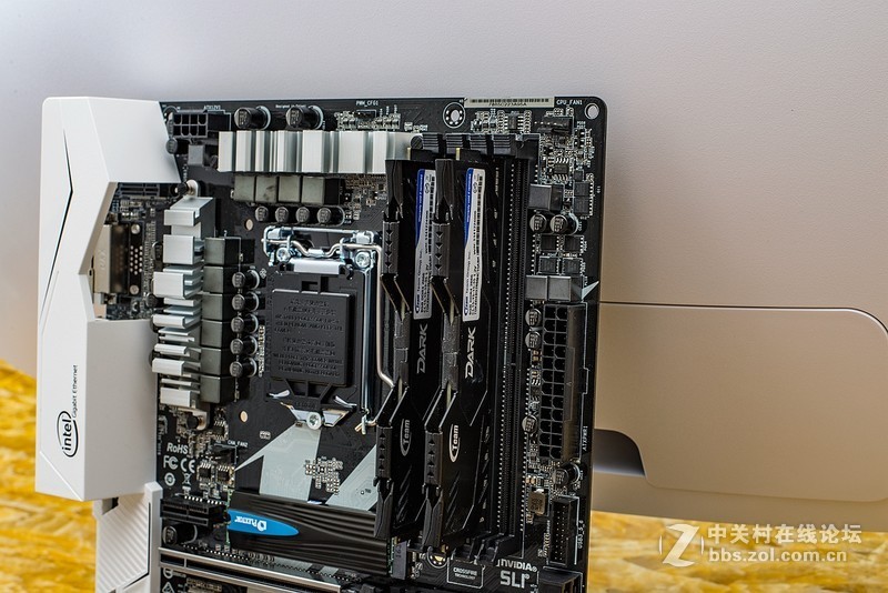 34寸大逃杀，GTX1070冰龙联手M8SE绝地求生