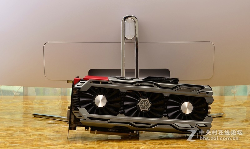 34寸大逃杀，GTX1070冰龙联手M8SE绝地求生