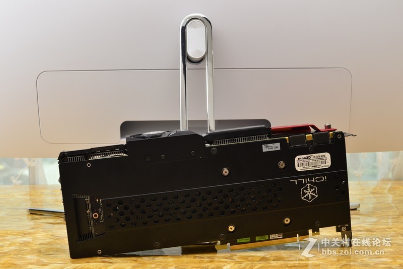 34寸大逃杀，GTX1070冰龙联手M8SE绝地求生