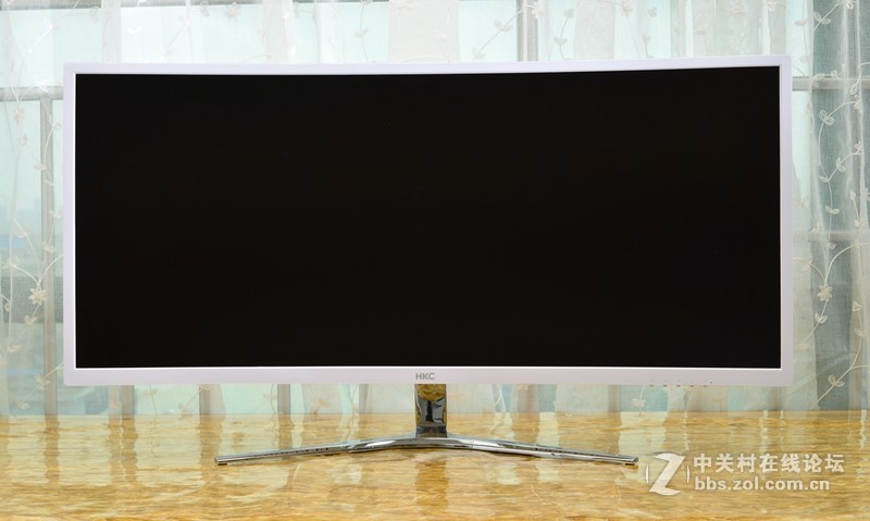 34寸大逃杀，GTX1070冰龙联手M8SE绝地求生