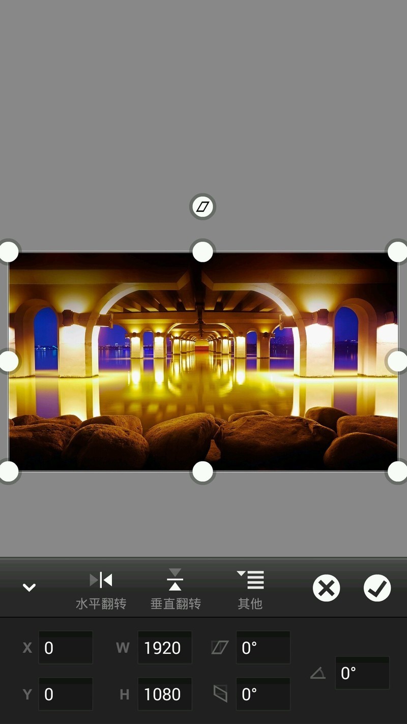 用PS，可将宽屏壁纸拉长为竖屏