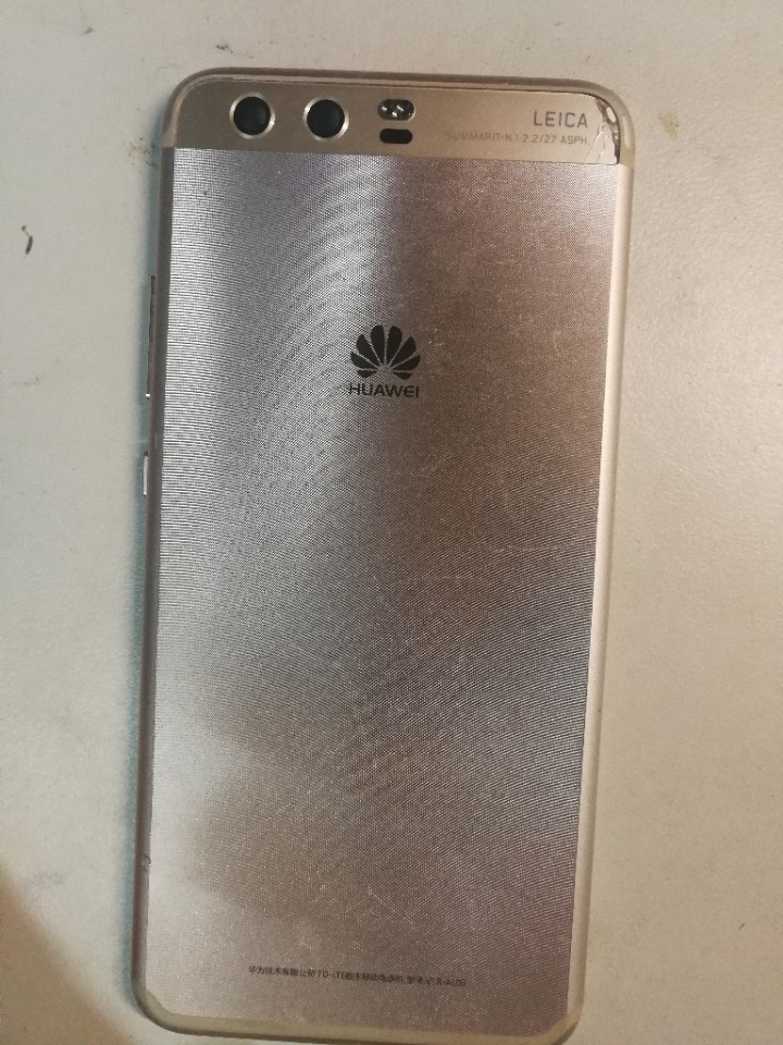 P10用了一年多了 今天换了个后盖