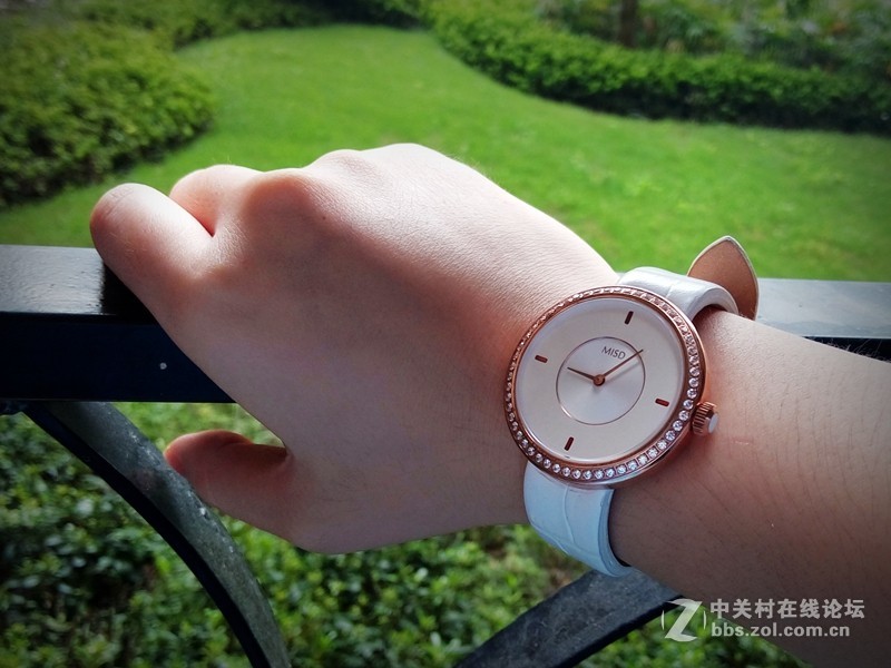 【朵唯MISD智能宝石腕表，戴上奇迹，戴上健康】——因爱而生，因你而美