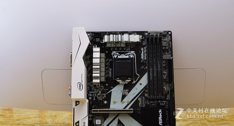 34寸大逃杀，GTX1070冰龙联手M8SE绝地求生