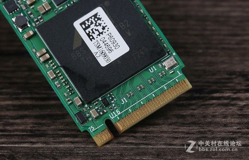 34寸大逃杀，GTX1070冰龙联手M8SE绝地求生