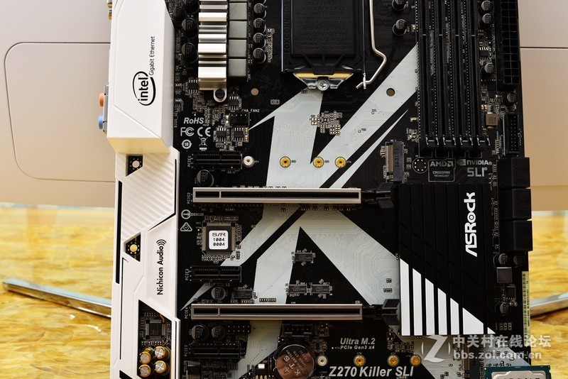 34寸大逃杀，GTX1070冰龙联手M8SE绝地求生