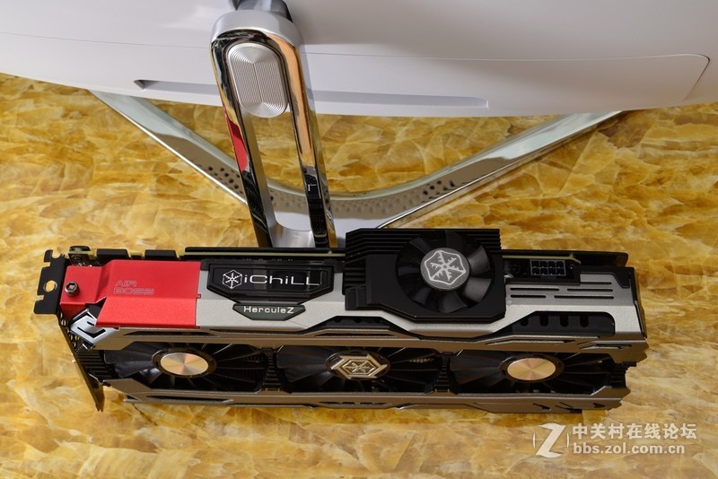 34寸大逃杀，GTX1070冰龙联手M8SE绝地求生