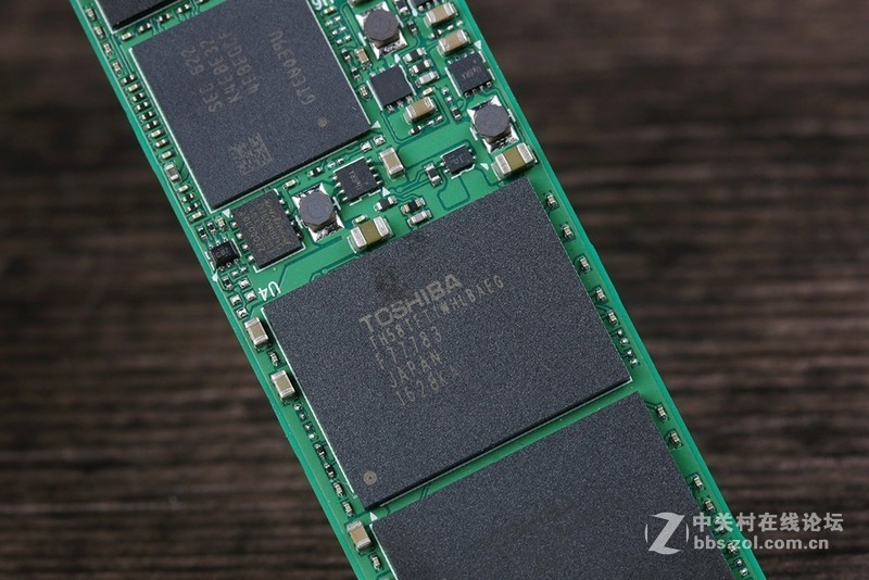 34寸大逃杀，GTX1070冰龙联手M8SE绝地求生