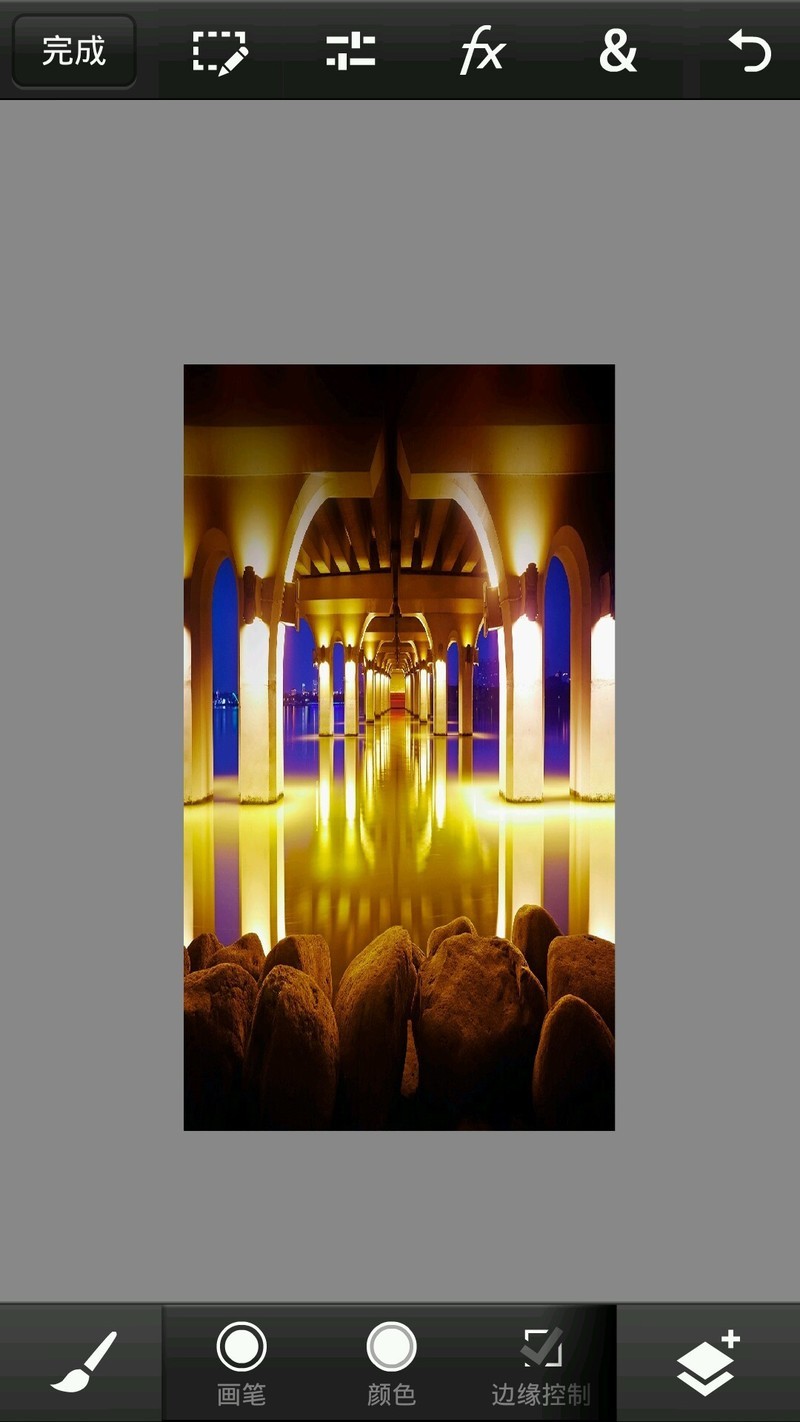 用PS，可将宽屏壁纸拉长为竖屏