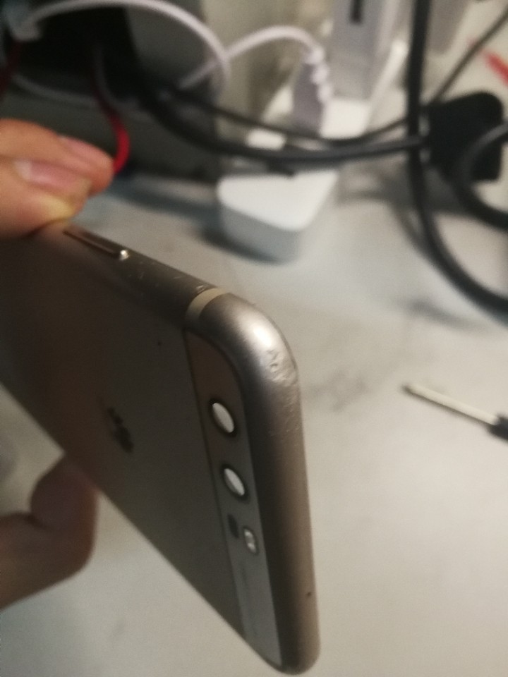 P10用了一年多了 今天换了个后盖