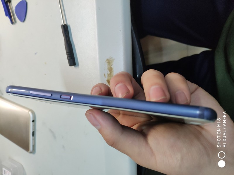 P10用了一年多了 今天换了个后盖