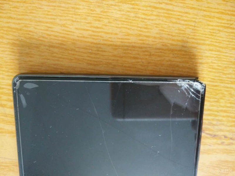 我的MIX全屏概念手机屏幕摔碎了，修理大概要花价钱啊！请大虾指导！