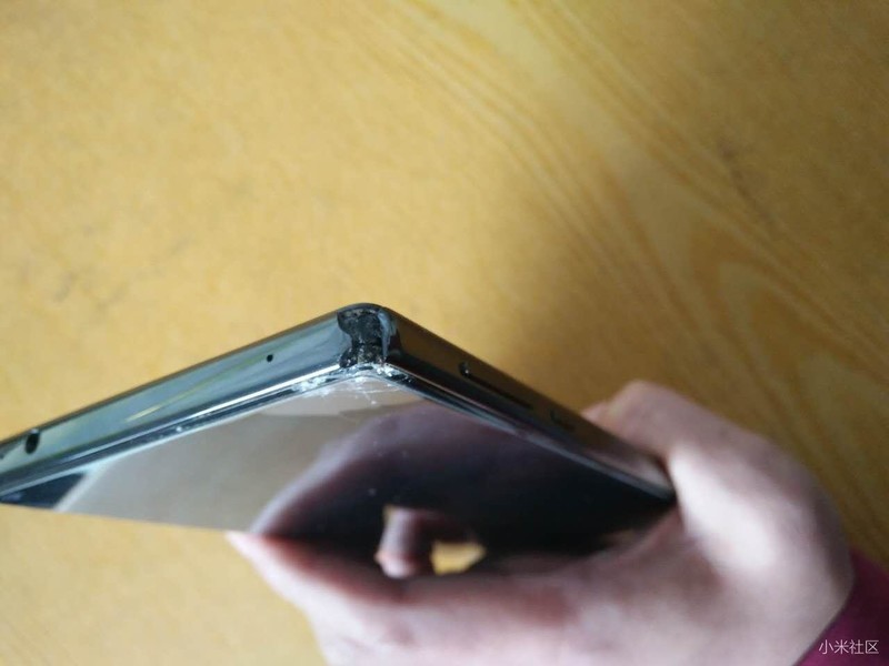 我的MIX全屏概念手机屏幕摔碎了，修理大概要花价钱啊！请大虾指导！