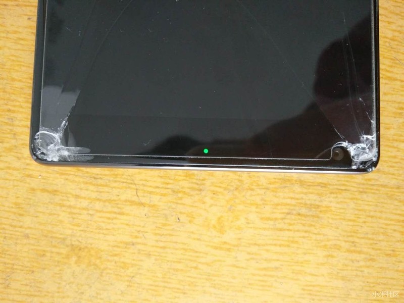 我的MIX全屏概念手机屏幕摔碎了，修理大概要花价钱啊！请大虾指导！