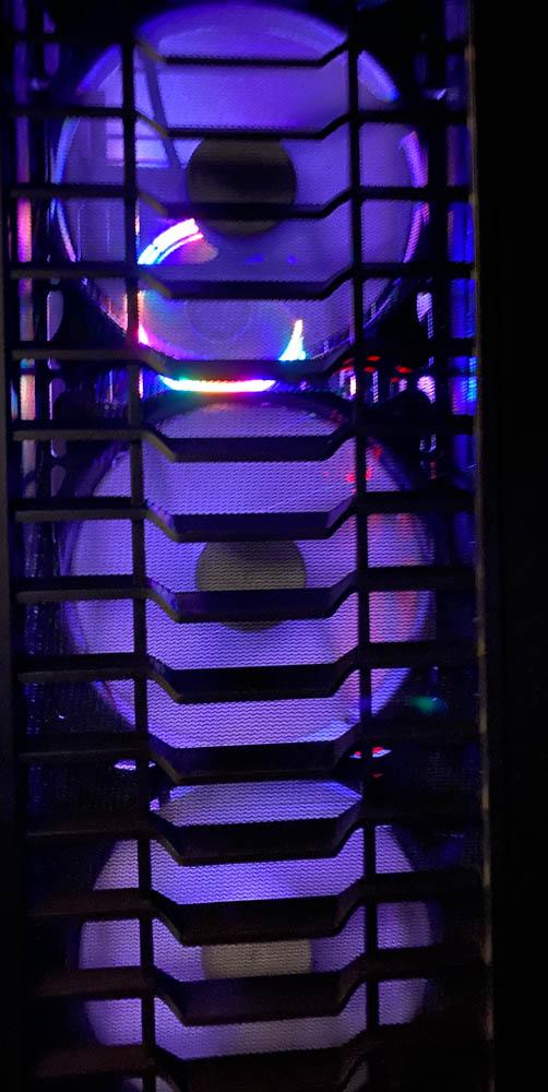 想要一个安静的环境，安钛克新品静音机箱来了，效果如何？