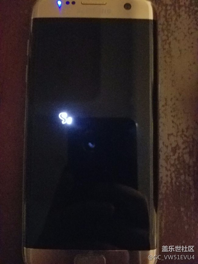 手机不断重启进不了待机页面拷不出图片