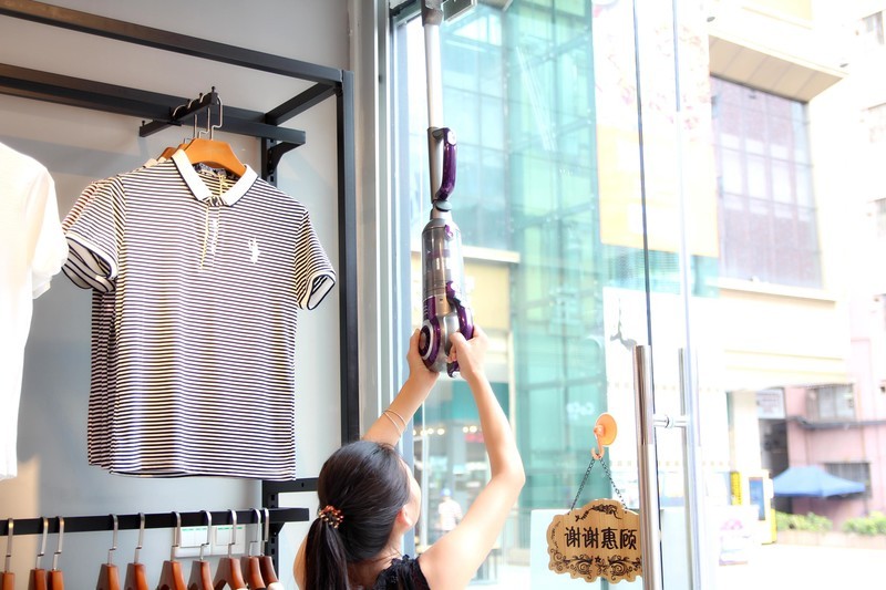 嫌打扫麻烦？这款吸尘器帮你解决麻烦