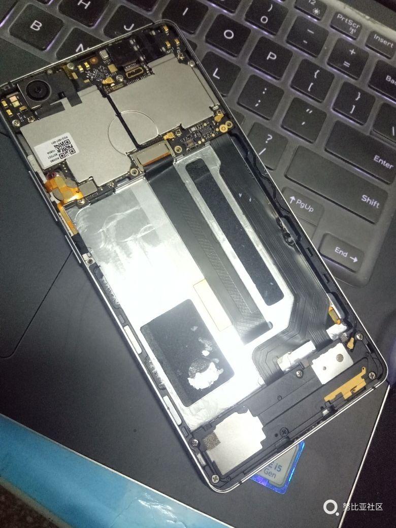 努比亚努比亚z11尊享版拆机换个电池，不小心边上的一个黑胶带搞破了。随后现在呼吸灯不亮了？？？....额