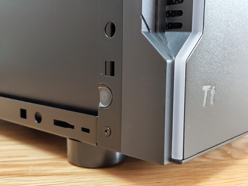 装机那些事之机箱篇十二：Tt挑战者H2中塔机箱上机