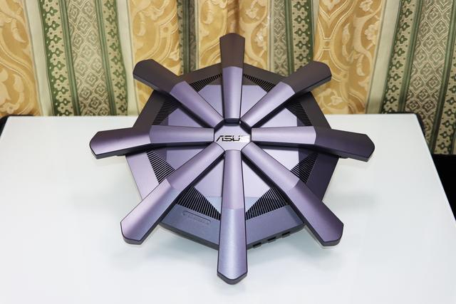 万兆家庭数据中心最重要一环补上了！帝王蟹联通NAS的时代来了！