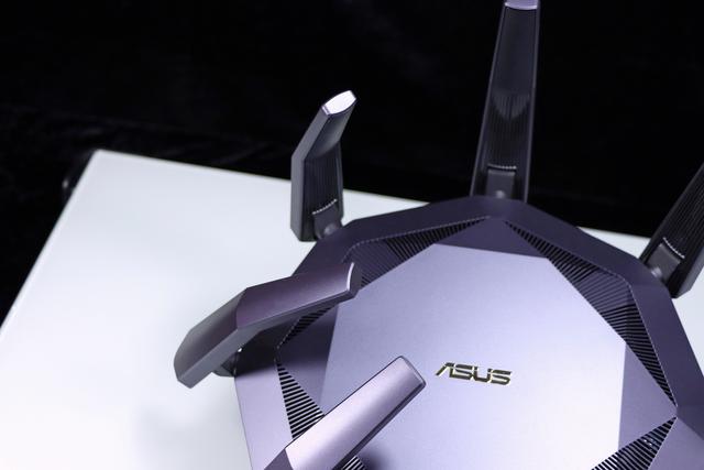 万兆家庭数据中心最重要一环补上了！帝王蟹联通NAS的时代来了！