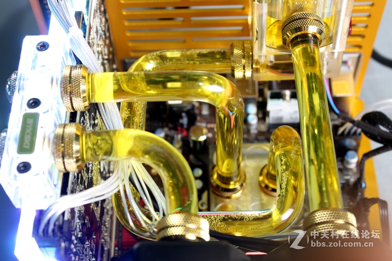 一款自带手办属性和情怀的水冷主机---瓦力WALL·E