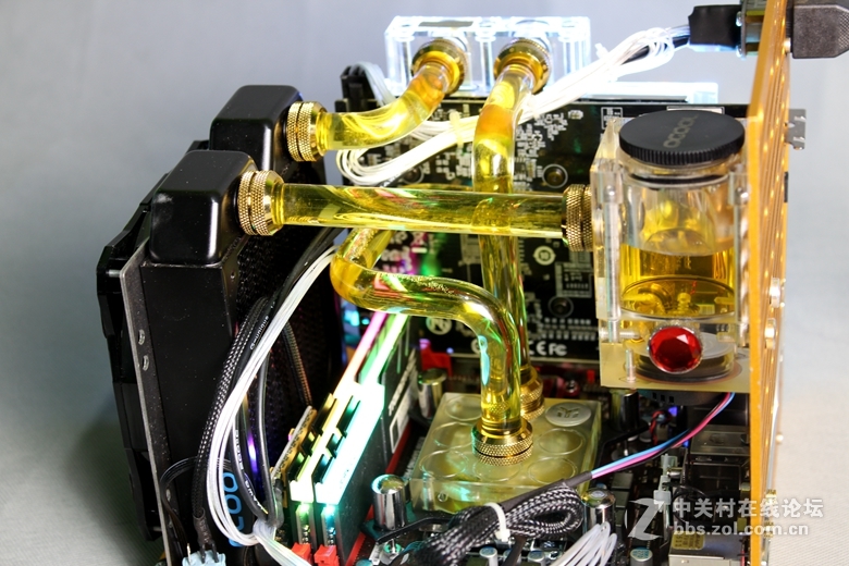 一款自带手办属性和情怀的水冷主机---瓦力WALL·E