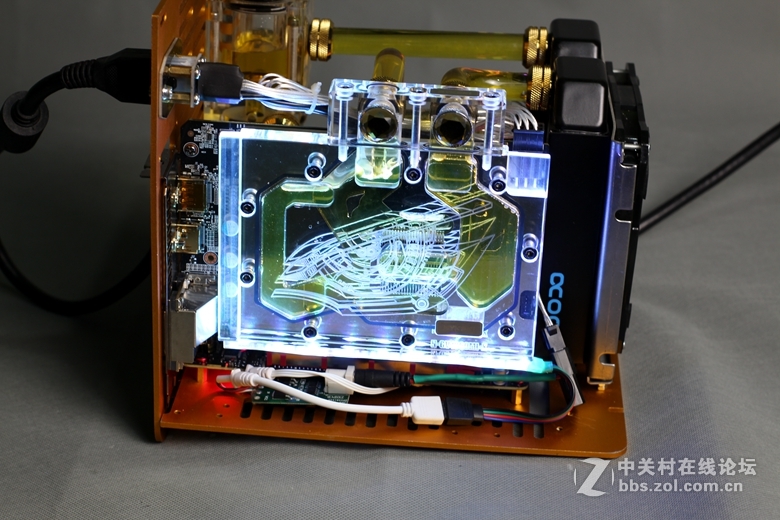 一款自带手办属性和情怀的水冷主机---瓦力WALL·E