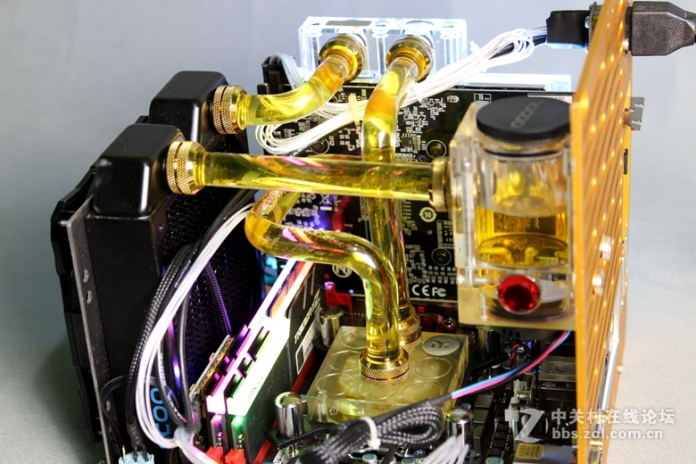 一款自带手办属性和情怀的水冷主机---瓦力WALL·E