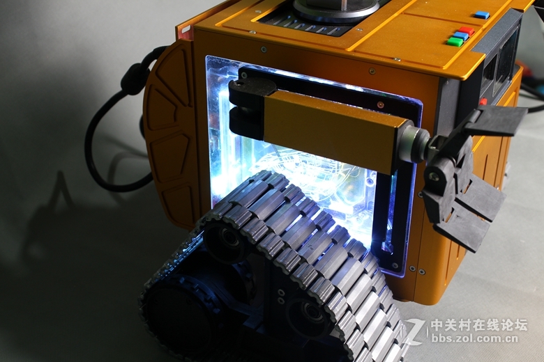 一款自带手办属性和情怀的水冷主机---瓦力WALL·E